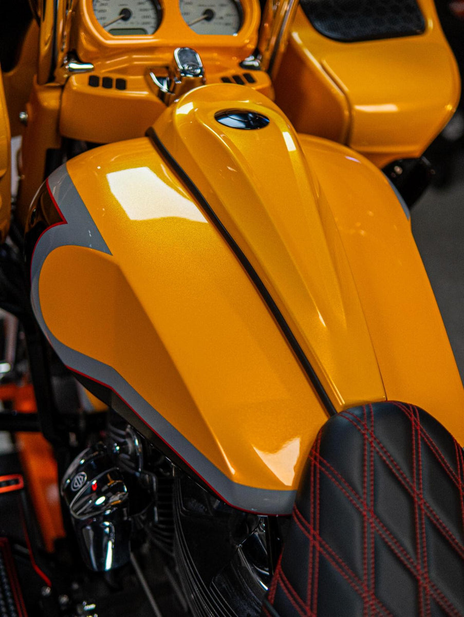 Holeshot Performance Bagger Gas Tank with Knee Cutout – Harley