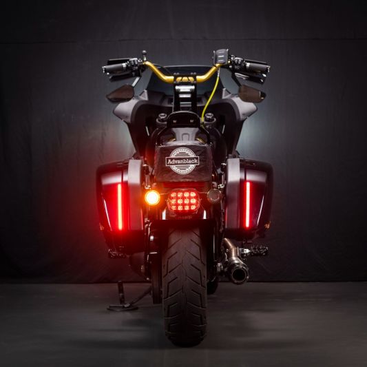 EDGELINE LED LIGHT WITH SEQUENTIAL TURN SIGNAL CLAMSHELL SADDLEBAGS FOR LOW RIDER ST